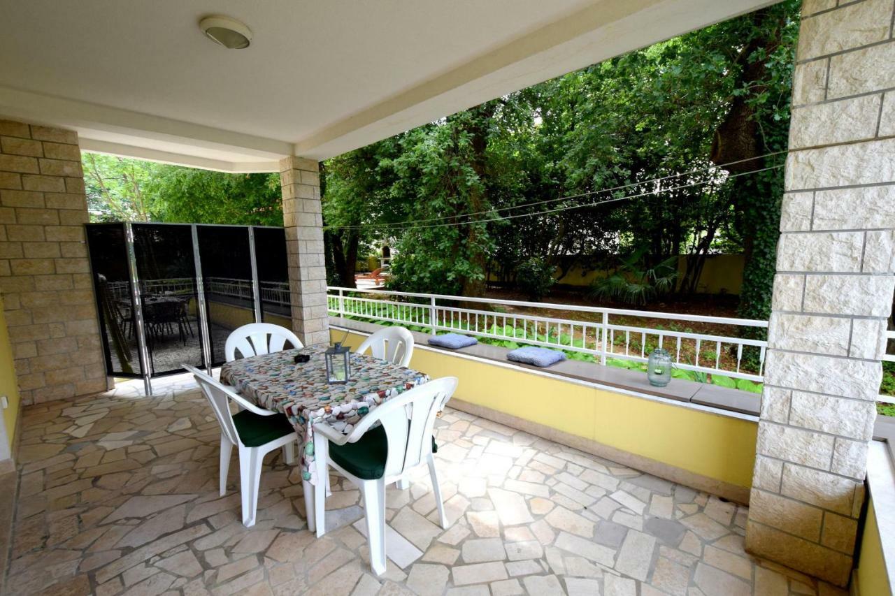 Apartments Andrea Malinska Exterior photo
