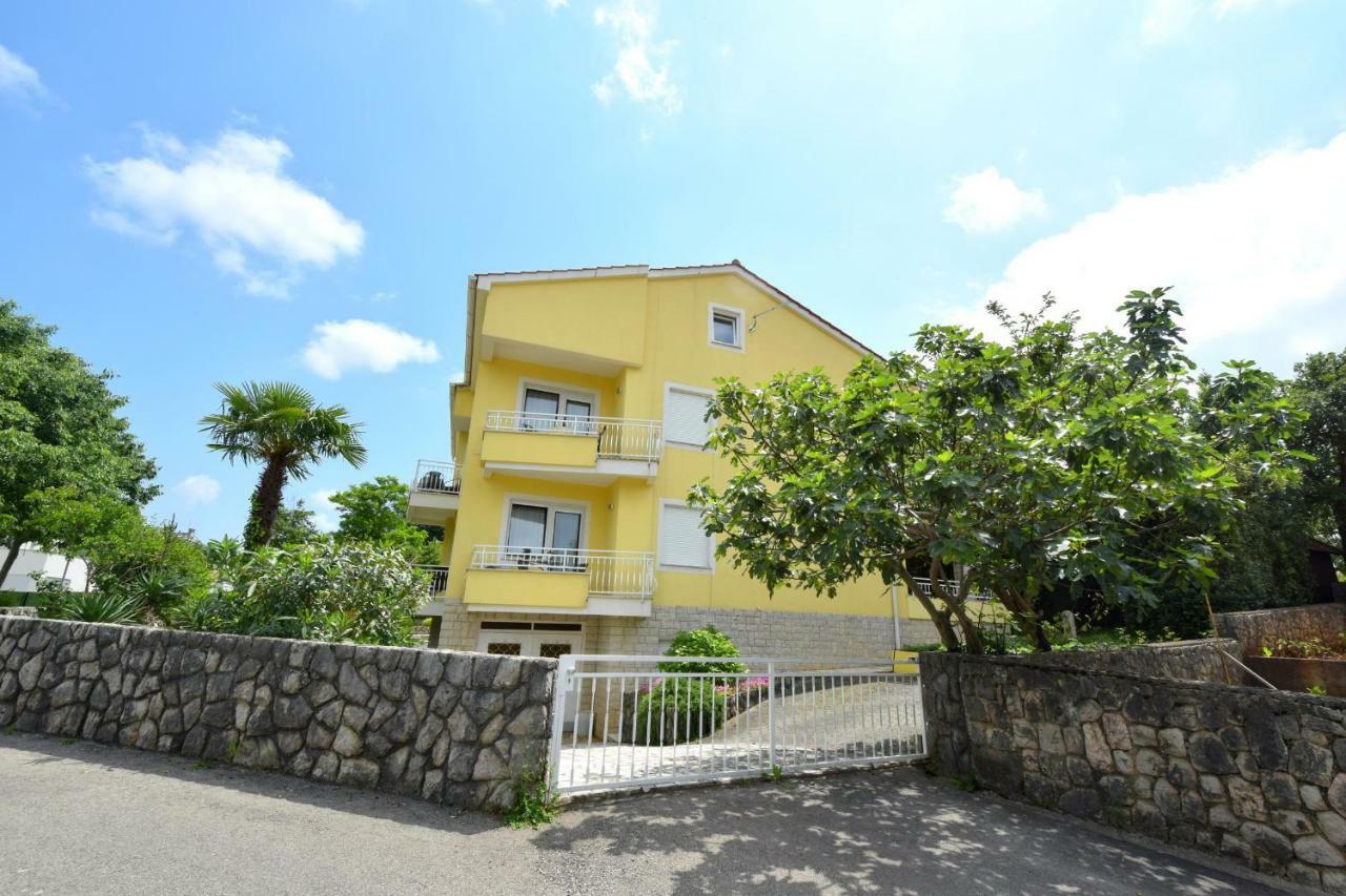 Apartments Andrea Malinska Exterior photo
